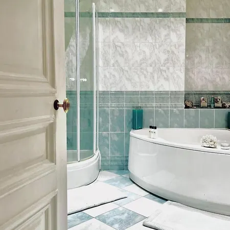 Luxury And Exclusive 130sqm Estate 4m Ceilings With Garden View Near Arc De Triomphe And Palais Des Congres Lägenhet *