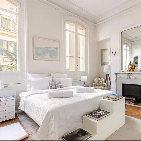 Luxury&exclusive 130sqm Estate 4m Ceilings With Garden View Near Arc De Triomphe&palais Des Congrès *