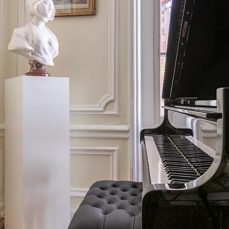 Luxury&exclusive 130sqm Estate 4m Ceilings With Garden View Near Arc De Triomphe&palais Des Congrès Parigi